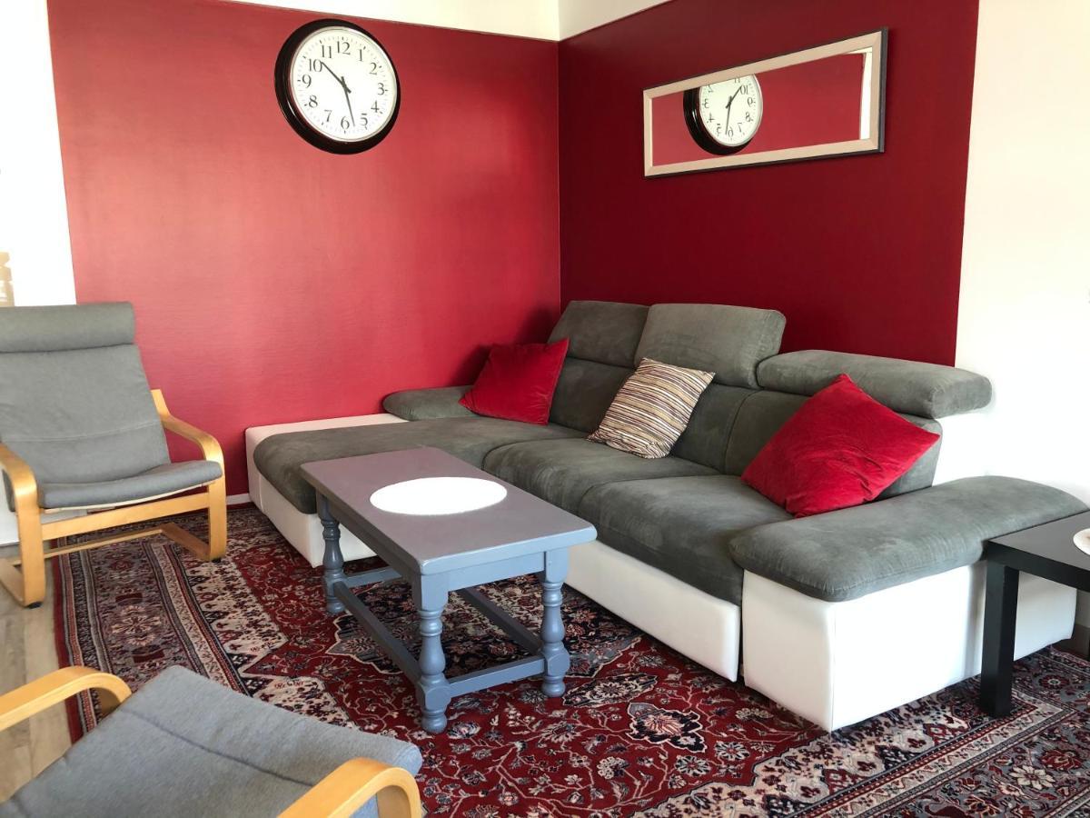 BedinReims burgundy bottle free parking&wifi free ideal 4 à 8 Adultes Esterno foto