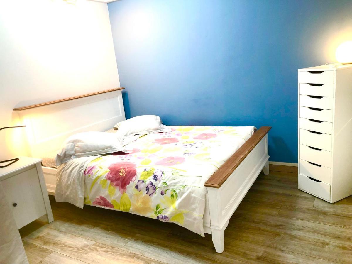 BedinReims burgundy bottle free parking&wifi free ideal 4 à 8 Adultes Esterno foto