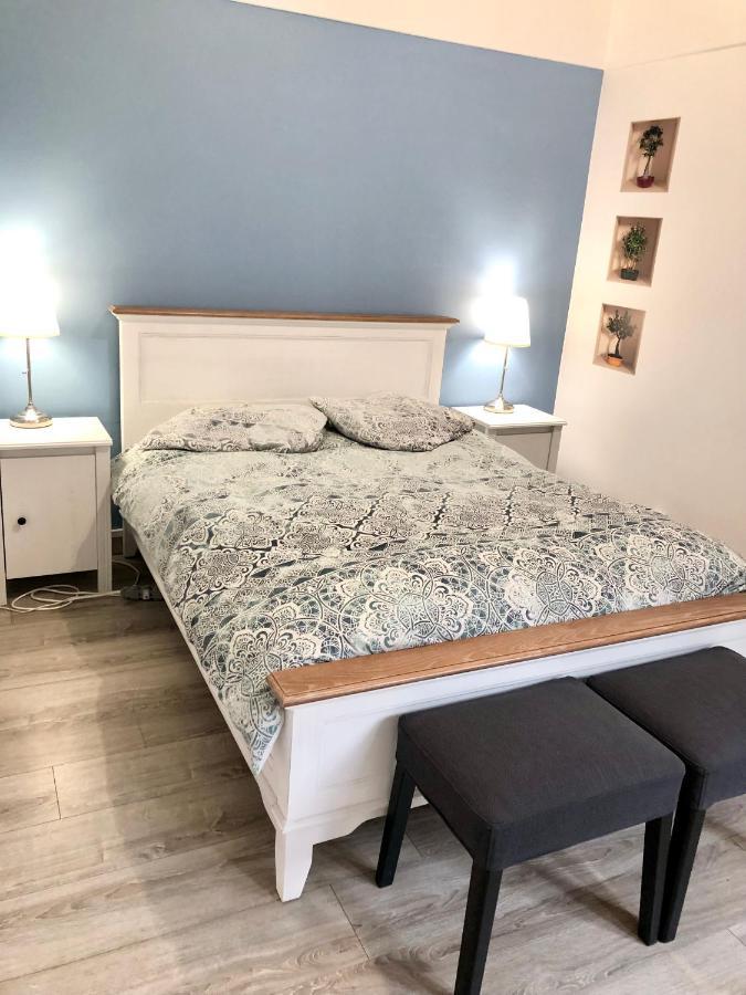 BedinReims burgundy bottle free parking&wifi free ideal 4 à 8 Adultes Esterno foto