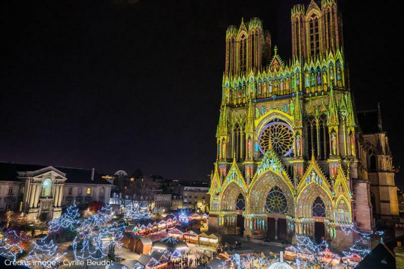 BedinReims burgundy bottle free parking&wifi free ideal 4 à 8 Adultes Esterno foto